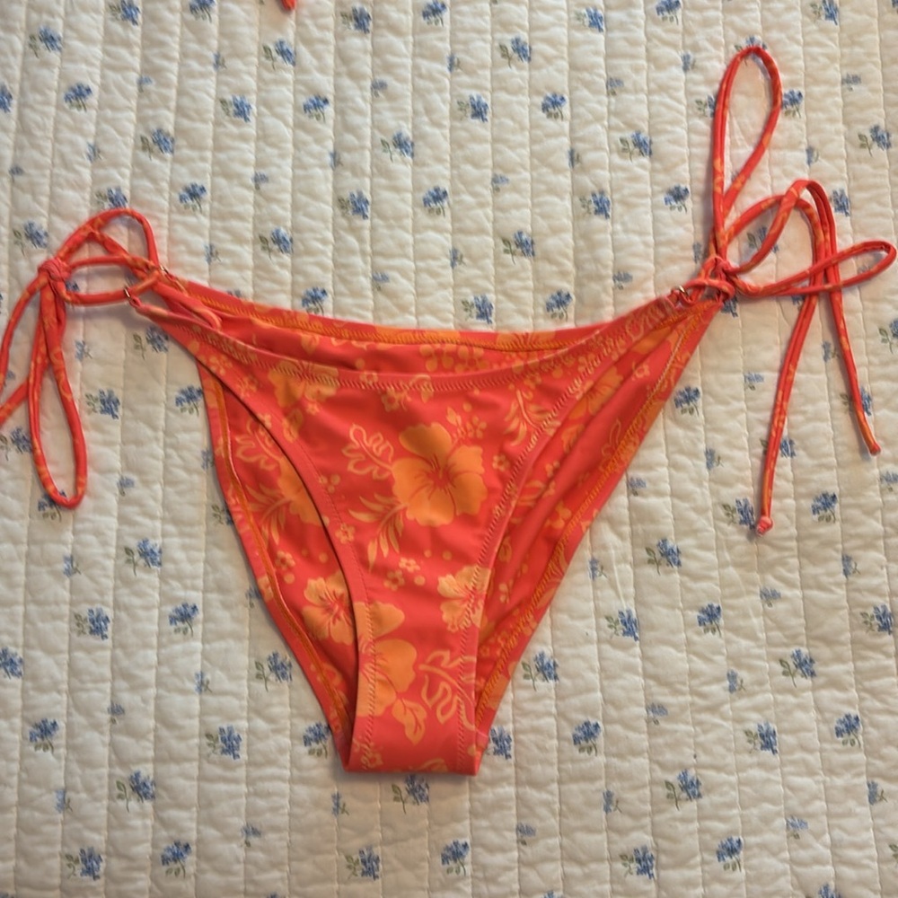 KULANI KINI NWOT BIKINI 🌺🌺 - Picture 3 of 4